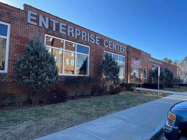 71-121 Loring Ave, Salem, MA à louer - Photo du bâtiment - Image 2 de 6