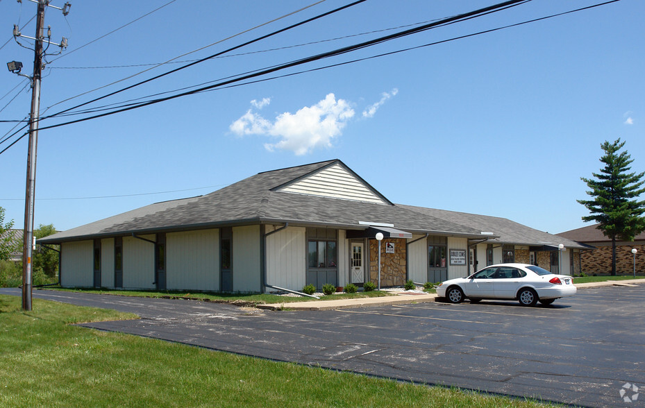 1531 47th Ave, Moline, IL for lease - Building Photo - Image 2 of 4