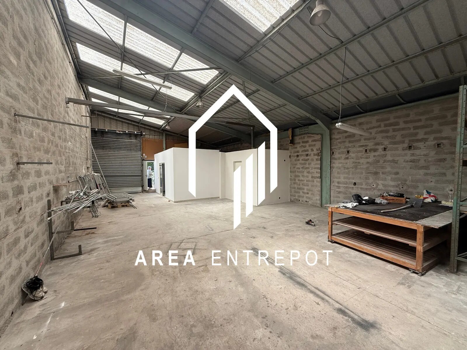 Flex in Aix-en-Provence for lease Interior Photo- Image 1 of 6