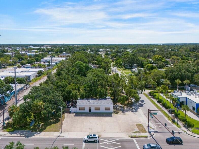 1000 N Washington Blvd, Sarasota, FL à vendre - Photo du bâtiment - Image 2 de 11