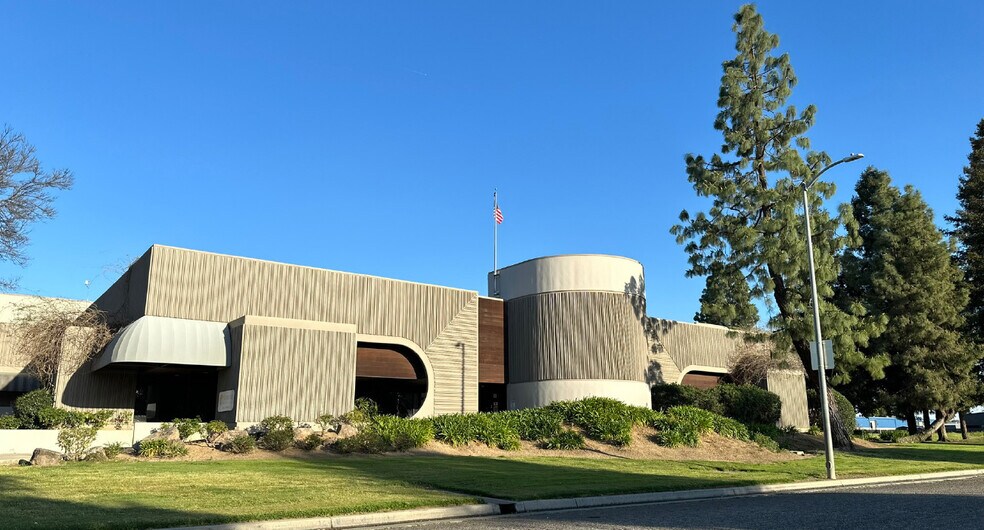 2842 N Business Park Ave, Fresno, CA à vendre - Photo du bâtiment - Image 2 de 15