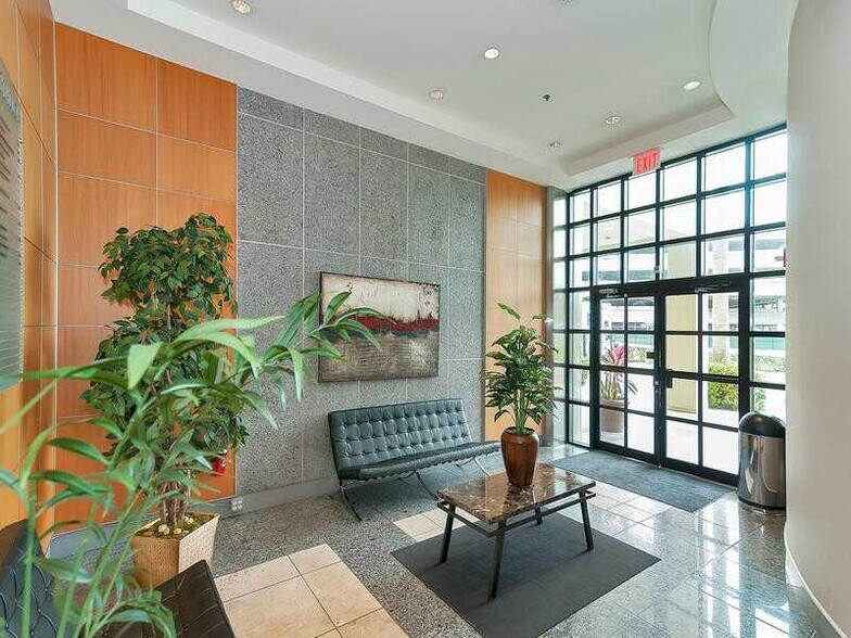 5975 Sunset Dr, Miami, FL à louer - Photo intérieure - Image 2 de 4