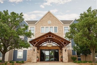 More details for 300 W Romeo B Garrett Ave, Peoria, IL - Hospitality for Sale