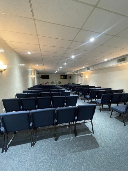 13020 NE 8th Ave, Miami, FL à louer - Photo du bâtiment - Image 2 de 15