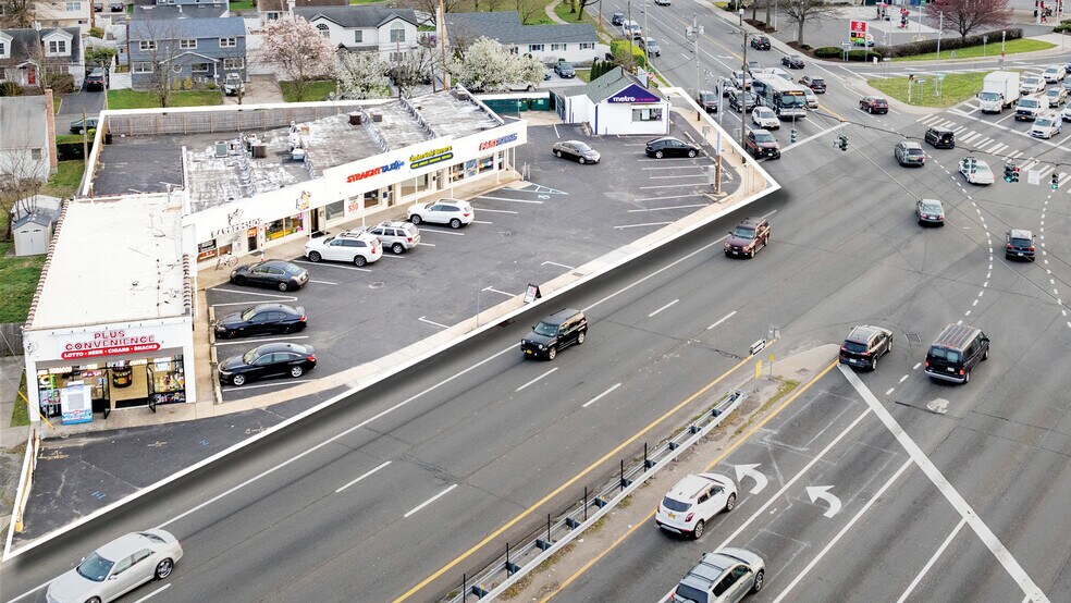 180-196 W Sunrise Hwy, Lindenhurst, NY à vendre - Photo du bâtiment - Image 3 de 6