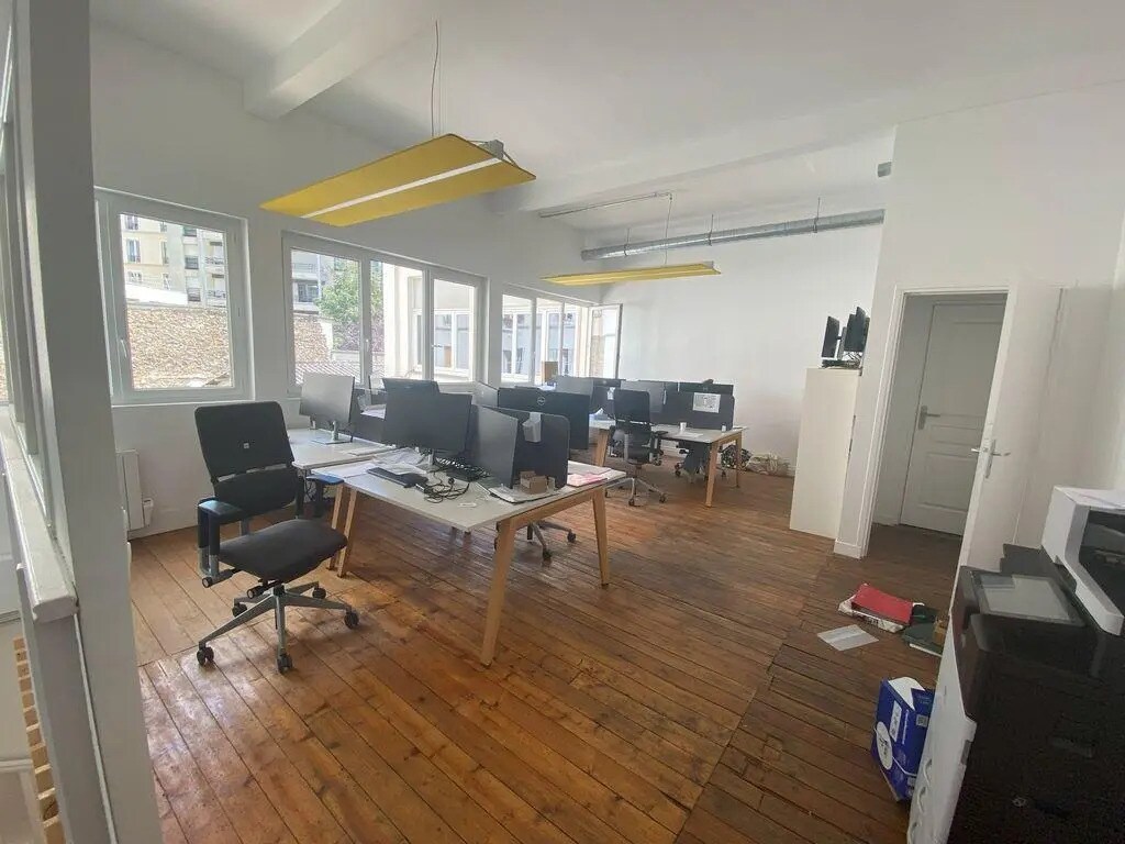 Office/Retail in Paris for lease Interior Photo- Image 1 of 3