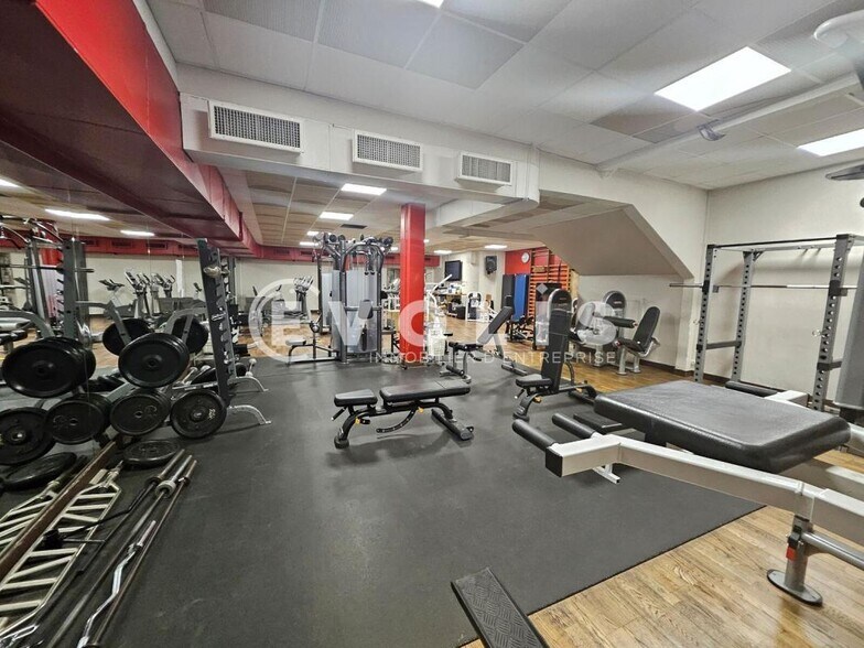 Flex dans Clamart à louer - Photo du bâtiment - Image 3 de 79
