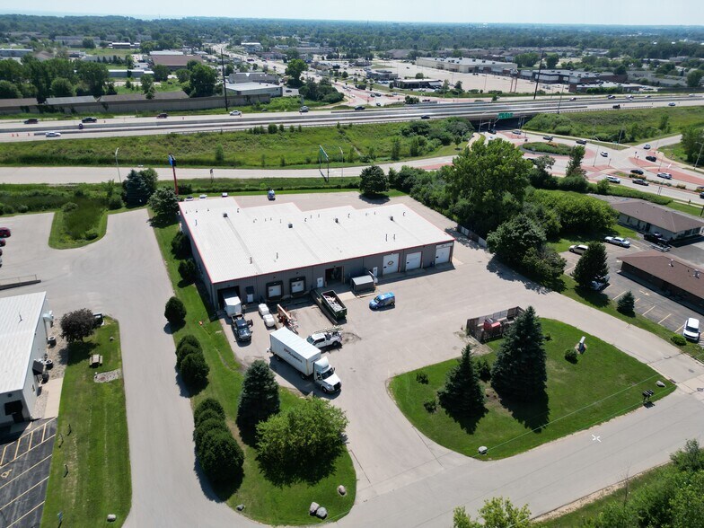 1125 W Tuckaway Ln, Menasha, WI à louer - Photo du bâtiment - Image 2 de 11