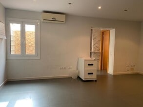 Retail in Barcelona, Barcelona for lease Interior Photo- Image 2 of 7