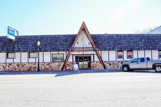 Plus de détails pour 616 Main St, Norway, MI - Commerce de détail à vendre