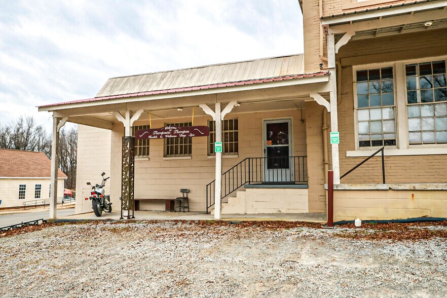 300 E 6th Ave, Kenbridge, VA à louer - Photo principale - Image 1 de 1