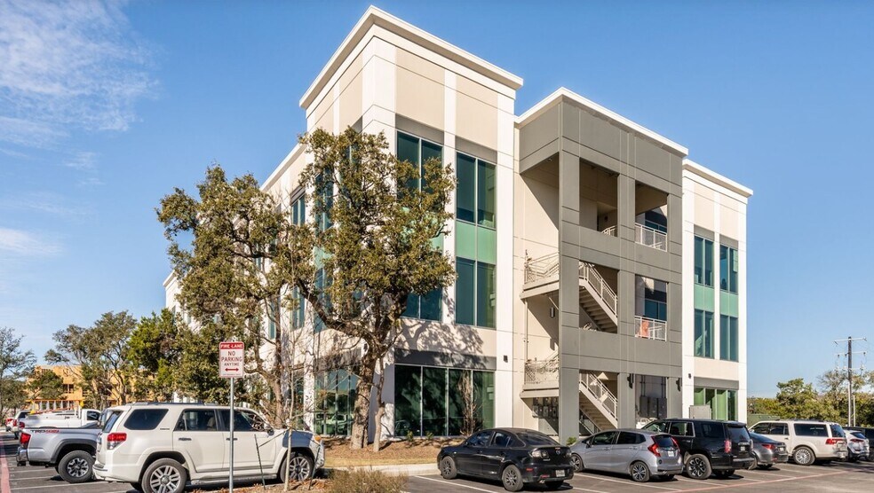 3239 N Loop 1604, San Antonio, TX à louer - Photo du bâtiment - Image 3 de 6