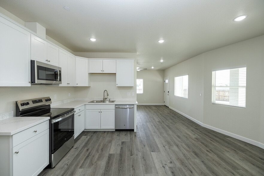 720 N 2nd St, Patterson, CA à vendre - Photo du bâtiment - Image 3 de 64