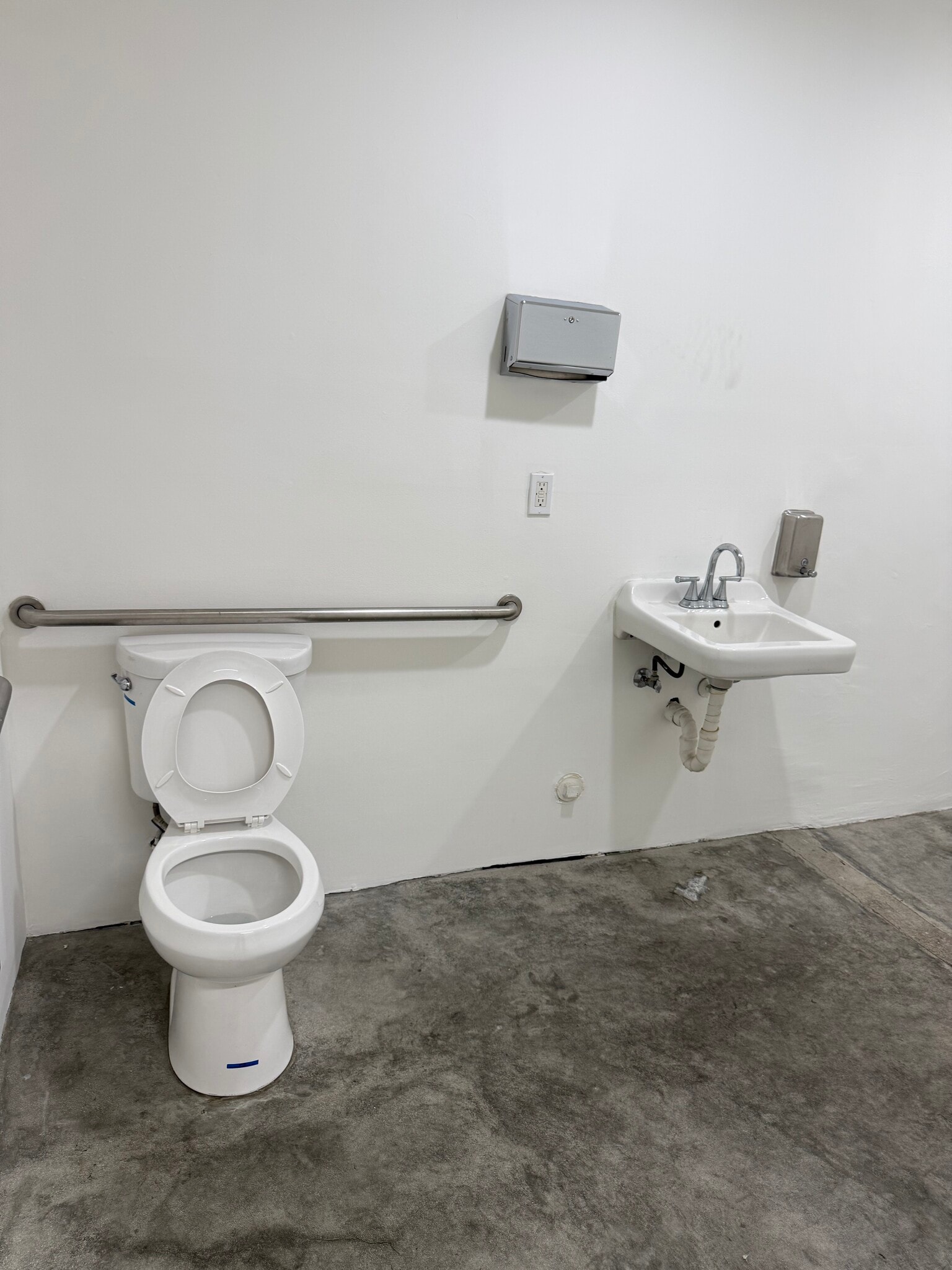 941 E 2nd St, Los Angeles, CA à louer Photo intérieure- Image 1 de 5