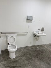 941 E 2nd St, Los Angeles, CA à louer Photo intérieure- Image 1 de 5