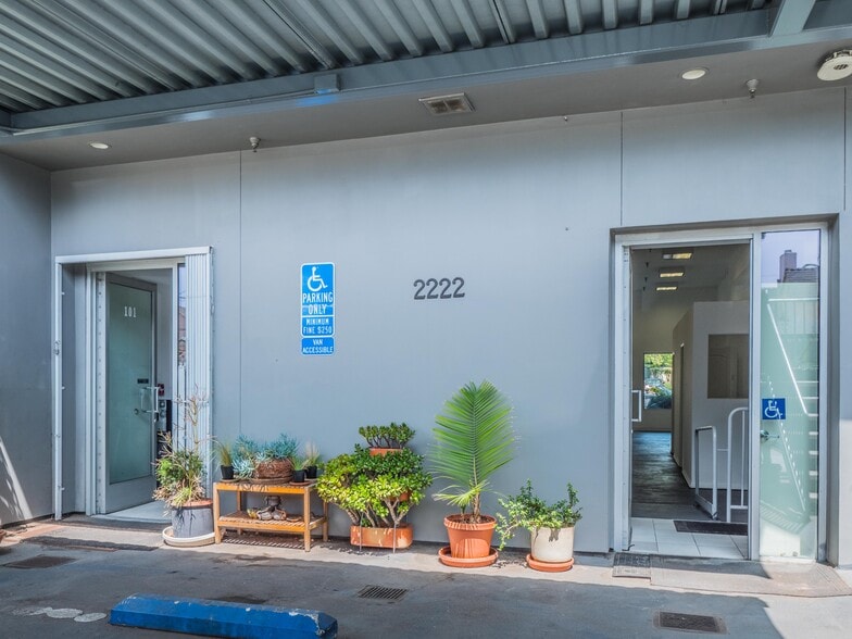 2222 Pico Blvd, Santa Monica, CA for lease - Building Photo - Image 2 of 8