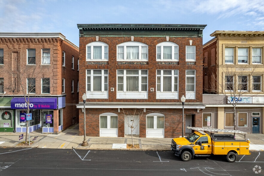 330 Main St, Southbridge, MA for sale - Primary Photo - Image 1 of 5