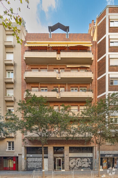 Commerce de détail dans Barcelone, Barcelona à louer - Photo du bâtiment - Image 2 de 2