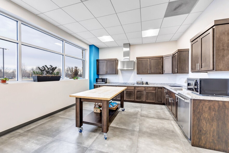 3450 Packerland Dr, De Pere, WI à vendre - Photo intérieure - Image 3 de 18