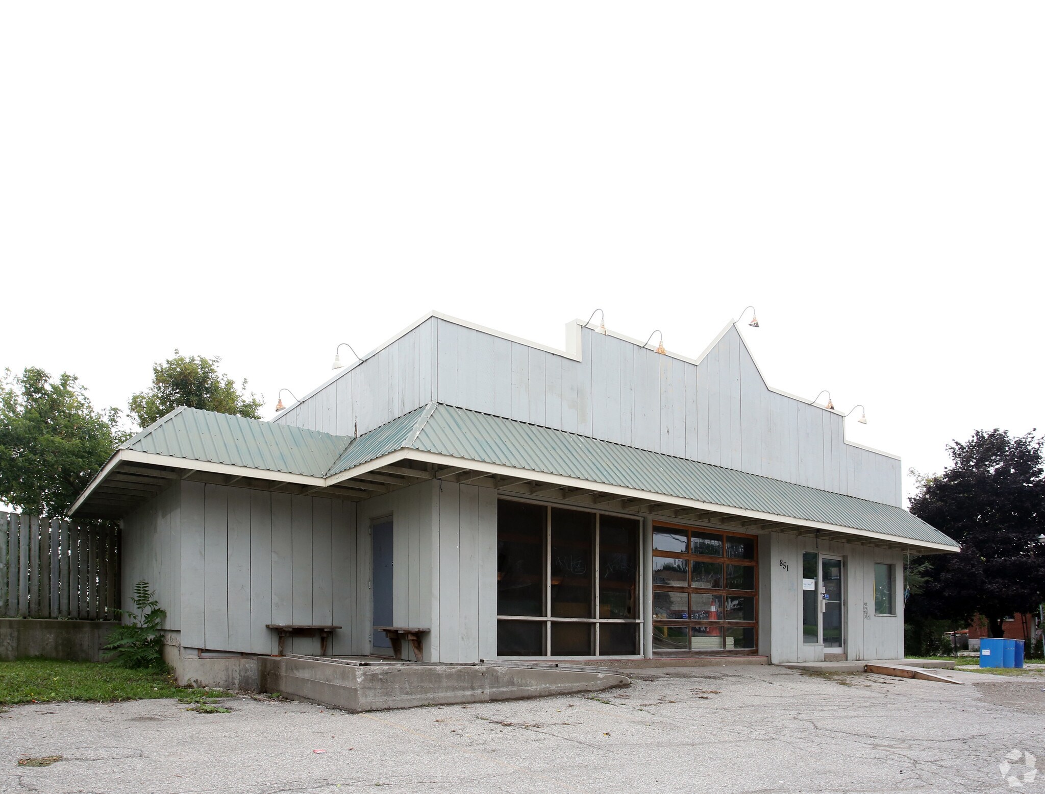 851 King St E, Kitchener, ON à vendre Photo principale- Image 1 de 1