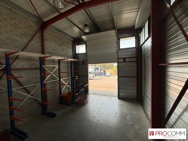 Flex in Bedarrides for lease - Interior Photo - Image 3 of 11