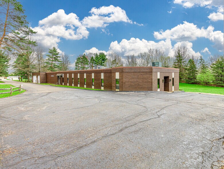 324 Ledge Rd, Macedonia, OH à louer - Photo du bâtiment - Image 2 de 7