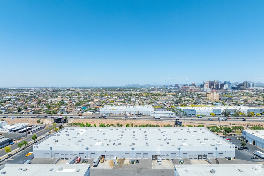 2115 S 11th Ave, Phoenix, AZ à louer - Photo du bâtiment - Image 2 de 5