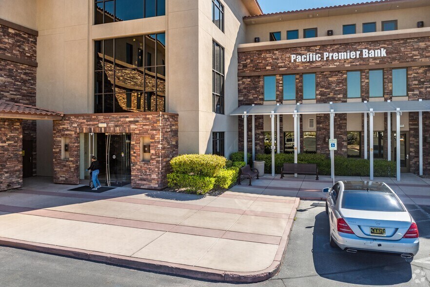 10777 W Twain Ave, Las Vegas, NV à louer - Photo du bâtiment - Image 3 de 8