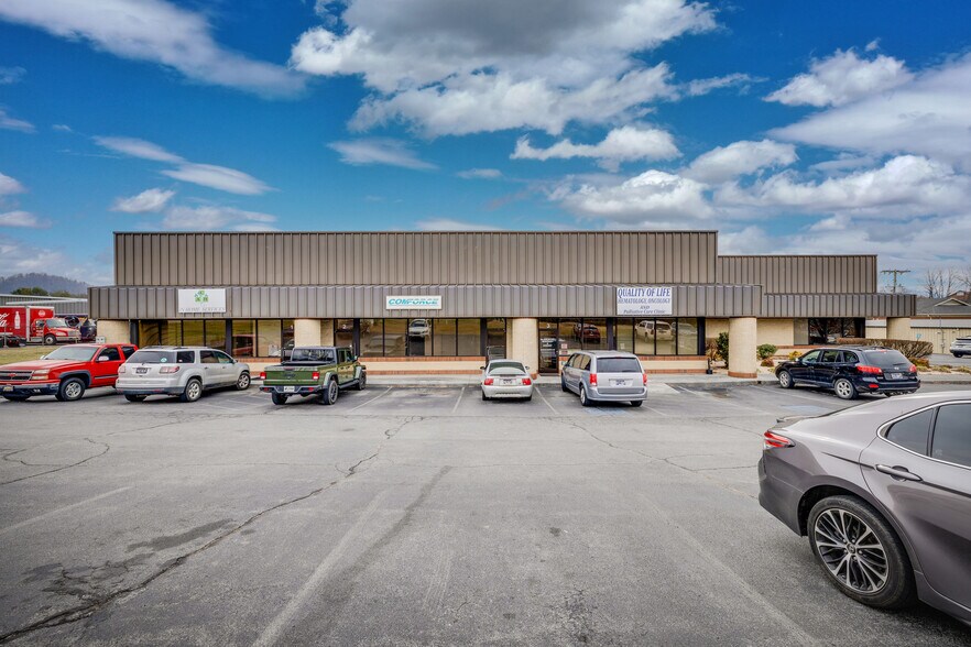 302 Wesley St, Johnson City, TN for lease - Building Photo - Image 1 of 6