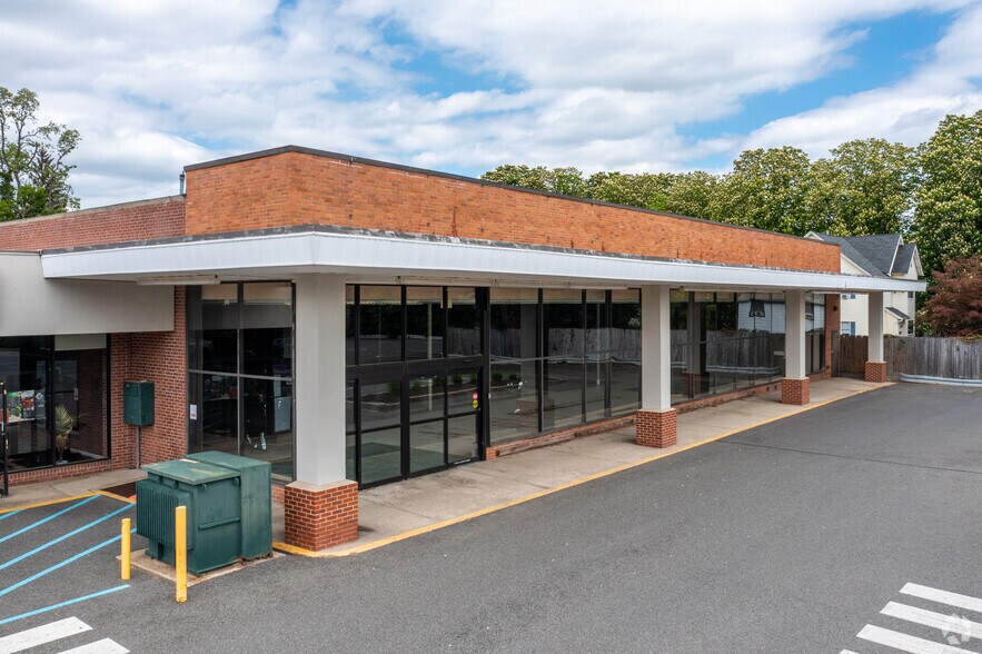 279-293 Greenwood Ave, Bethel, CT à louer - Photo du bâtiment - Image 2 de 4