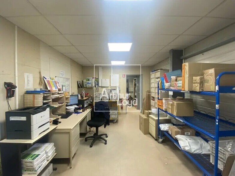 Flex in for sale - Interior Photo - Image 3 of 4