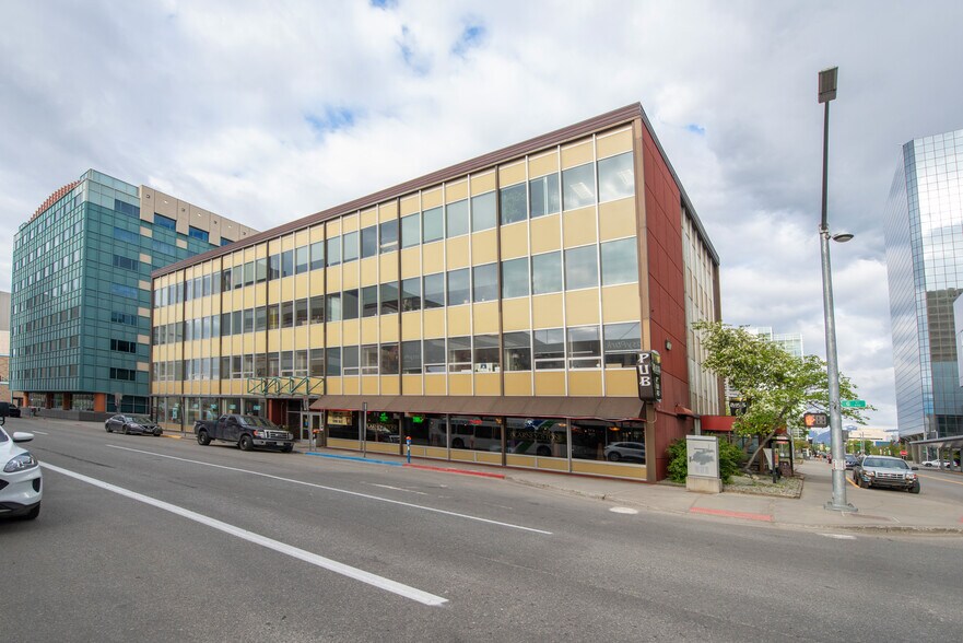 645 G St, Anchorage, AK à louer - Photo du bâtiment - Image 2 de 9