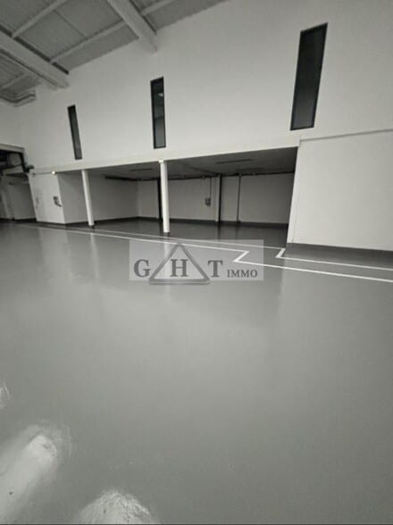 Industrial in Villeneuve-la-Garenne for lease - Interior Photo - Image 3 of 16