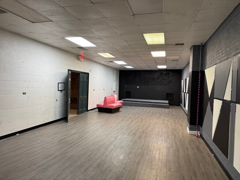 110 N James St, Goldsboro, NC à vendre - Photo du bâtiment - Image 2 de 6
