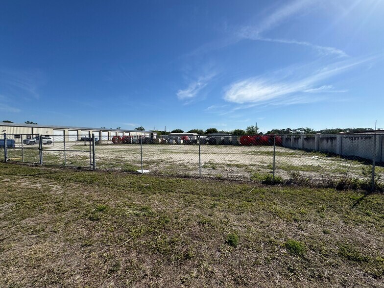 7979 Associate Boulevard, Sebring, FL à louer - Photo du bâtiment - Image 2 de 4