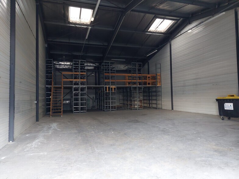 Industrial in La Seyne-sur-Mer for lease - Interior Photo - Image 2 of 6