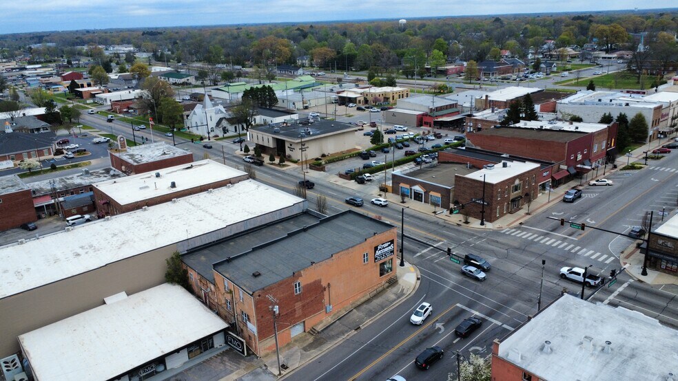 101-103 N Jackson St, Tullahoma, TN à vendre - Photo du bâtiment - Image 2 de 6