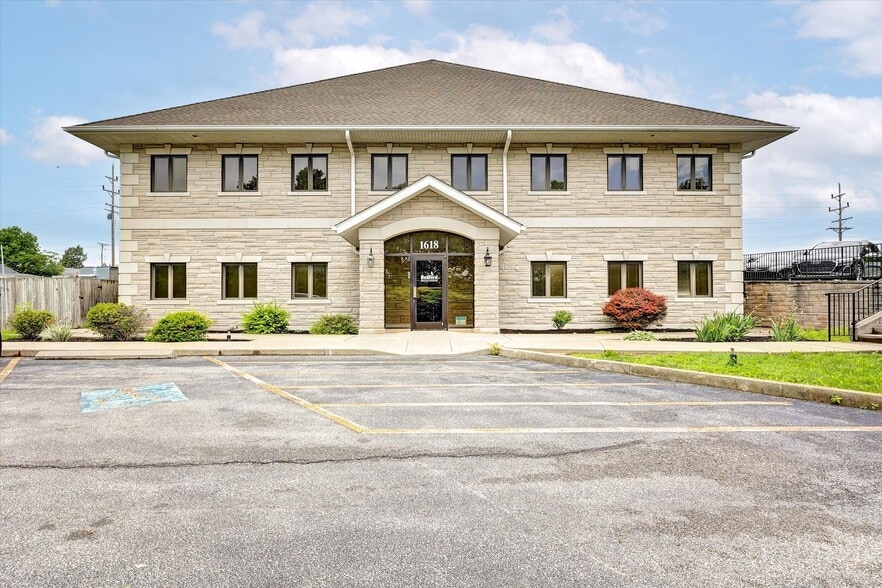 1614 25th St, Bedford, IN à louer - Photo du bâtiment - Image 1 de 14
