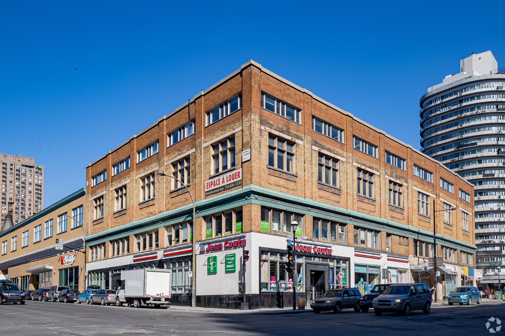 279 Rue Sherbrooke O, Montréal, QC à louer Photo du bâtiment- Image 1 de 3