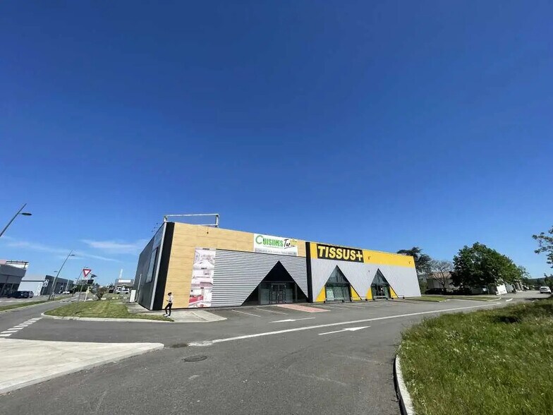 Commerce de détail dans Portet-sur-Garonne à louer - Photo du bâtiment - Image 2 de 4