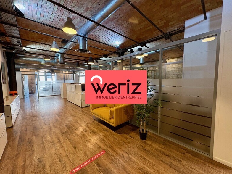 10 Place De La Joliette, Marseille à louer - Photo du bâtiment - Image 3 de 6