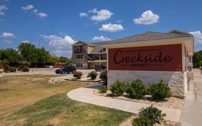 Plus de détails pour 651 E McGregor Dr, Mc Gregor, TX - Multi-résidentiel à vendre