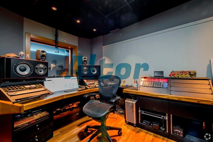 Calle Joaquín Turina, 19B, Madrid, Madrid for sale - Interior Photo - Image 1 of 1