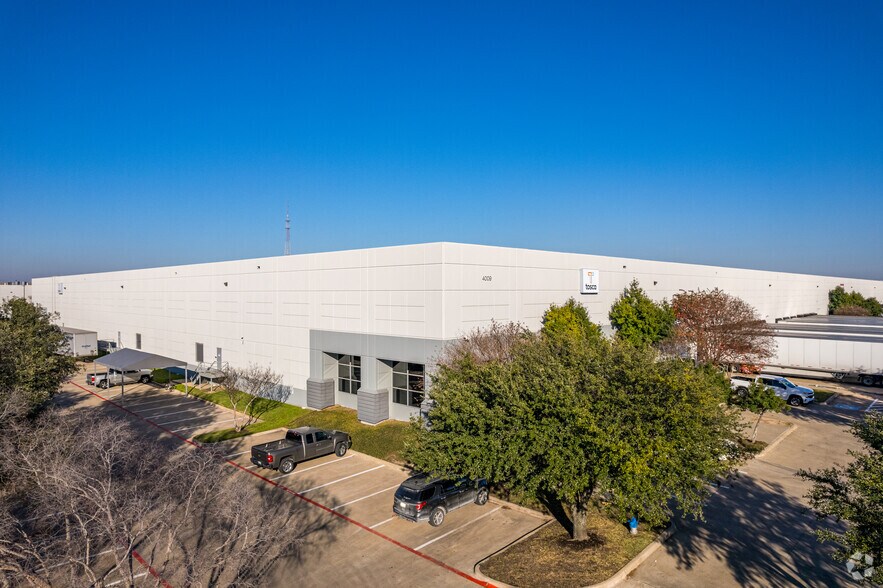 4009 Distribution Dr, Garland, TX for lease - Building Photo - Image 1 of 6