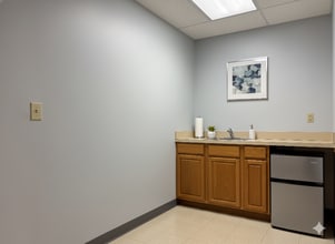 10821 Plantside Dr, Louisville, KY for lease Interior Photo- Image 2 of 7