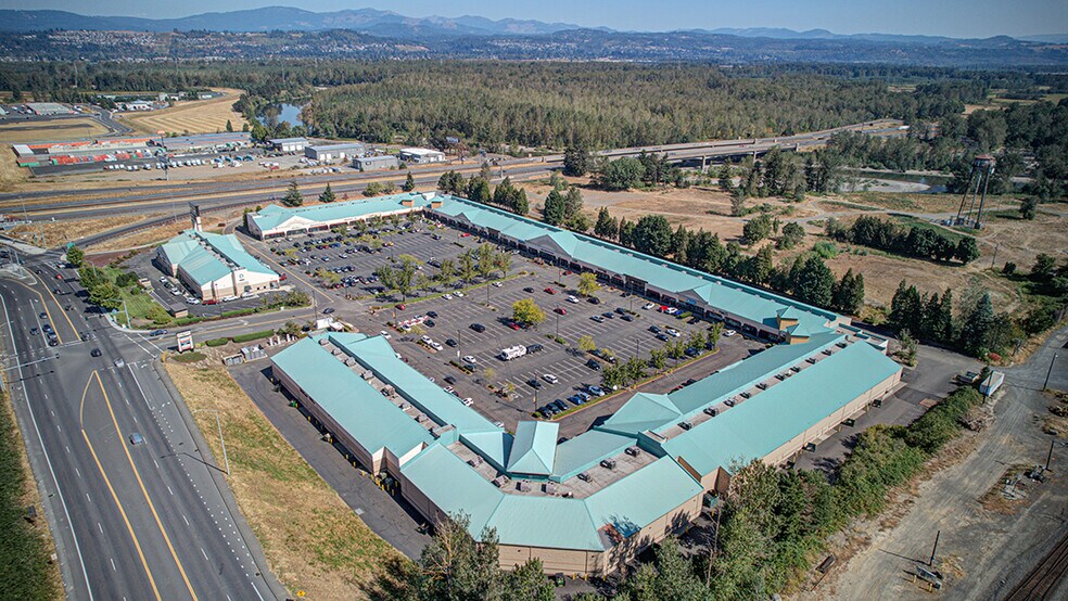 450 NW 257th Ave, Troutdale, OR à louer - Photo du bâtiment - Image 2 de 7