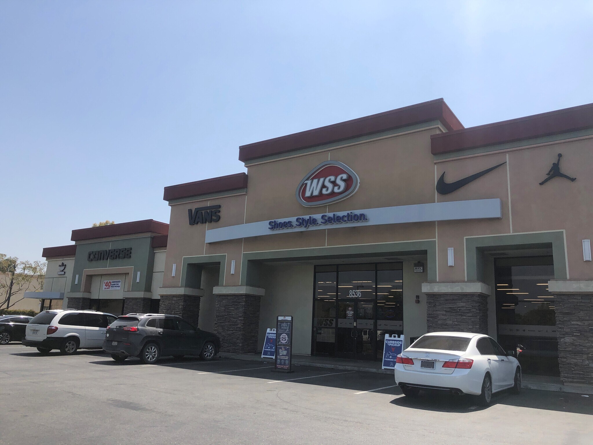 8524-8530 Firestone Blvd, Downey, CA à louer Photo du bâtiment- Image 1 de 7