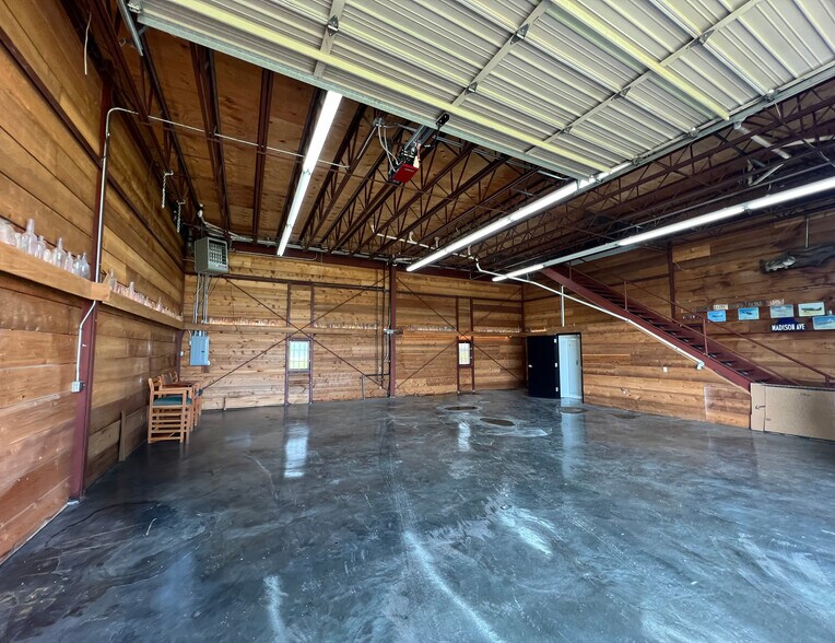 10115 E 45th Pl, Tulsa, OK à vendre - Photo du bâtiment - Image 3 de 8