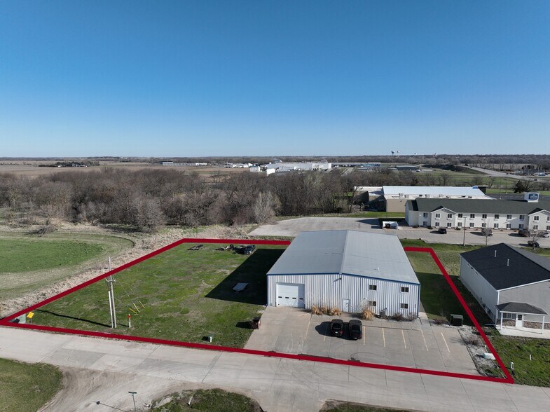 990 Cottonwood Ave, Seward, NE à vendre - Photo du bâtiment - Image 2 de 13