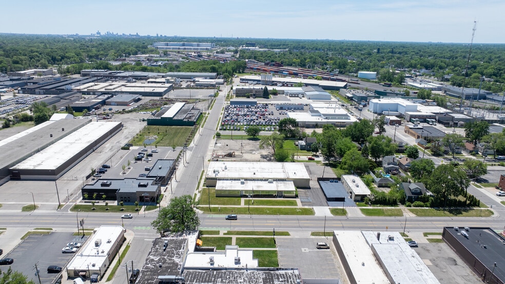 Garden Fresh (HQ) – Ferndale, MI portfolio of 4 properties for sale on LoopNet.ca - Building Photo - Image 3 of 16
